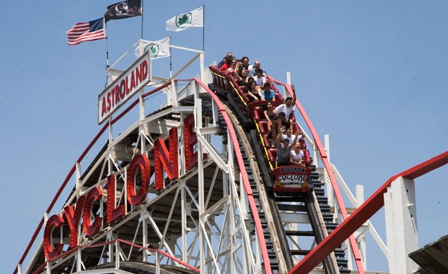 Cyclone-rollercoaster